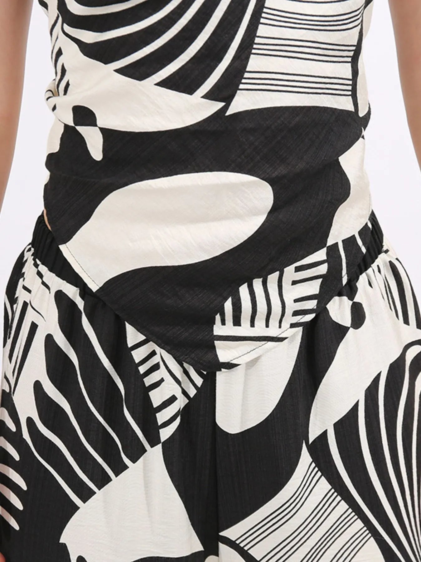 Abstract-Print-Tube-Top-and-Wide-Leg-Pants-Two-Piece-Set-Sarunna