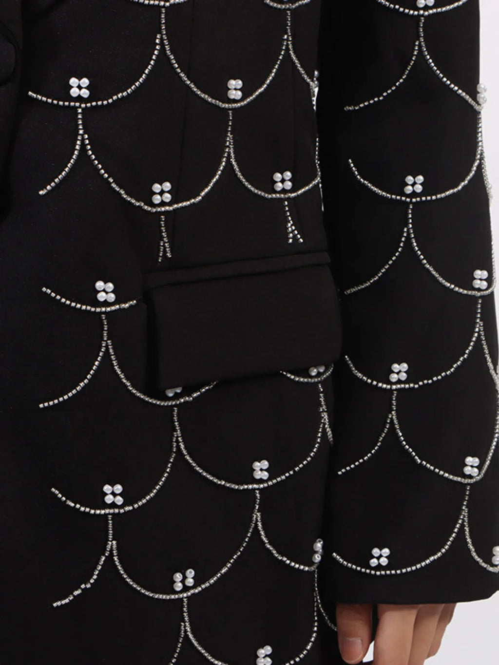 Pearl-Detail-Long-Sleeve-Blazer-Sarunna