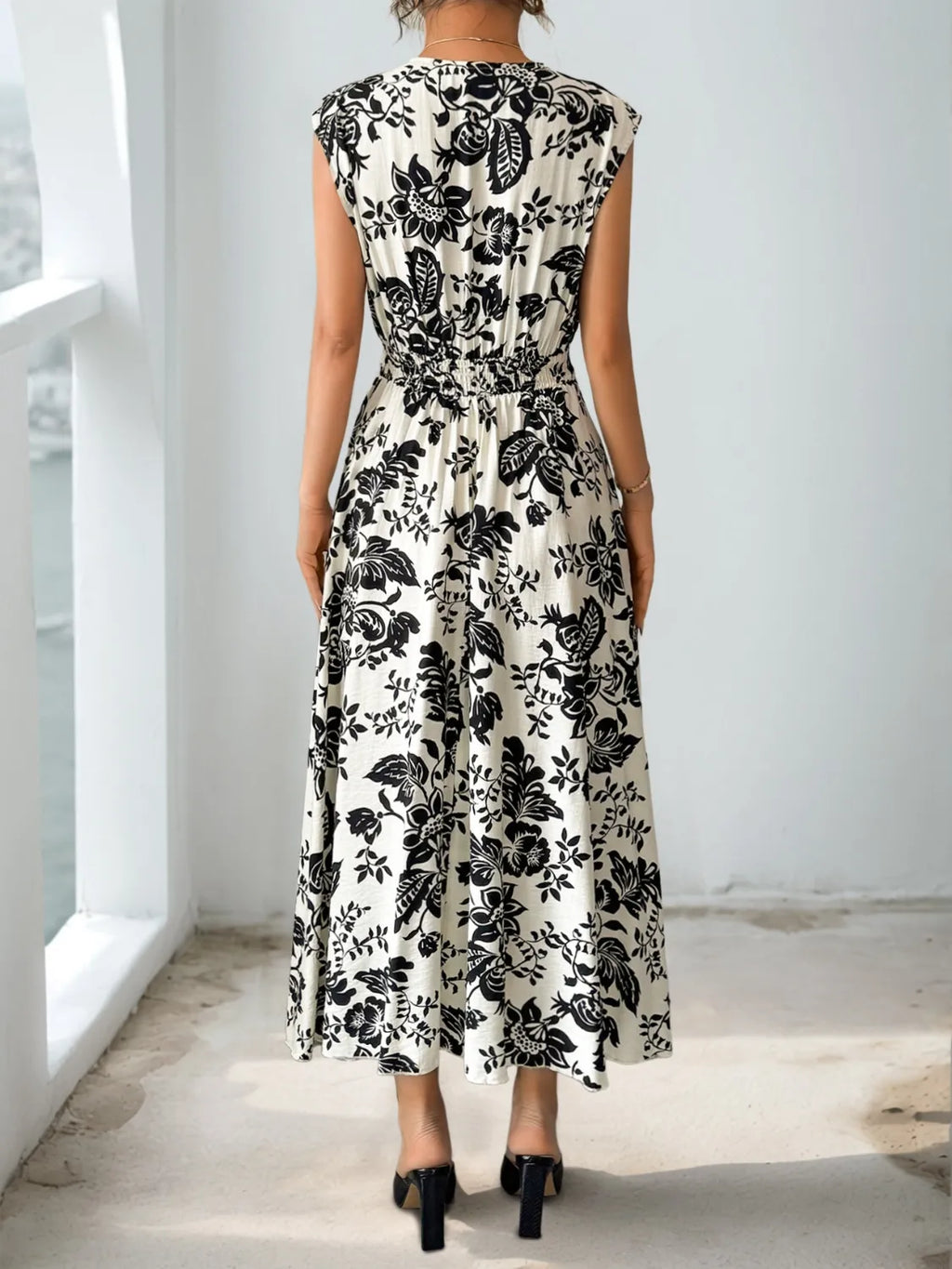 Printed-V-Neck-Short-Sleeve-Dress-Sarunnna