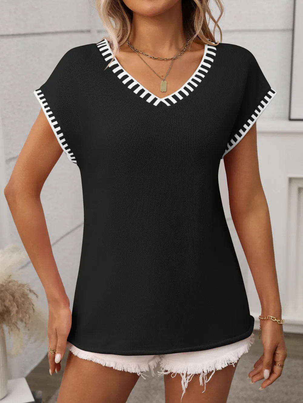 V-Neck-Short-Sleeve-Top-with-Contrast-Trim-Sarunna14